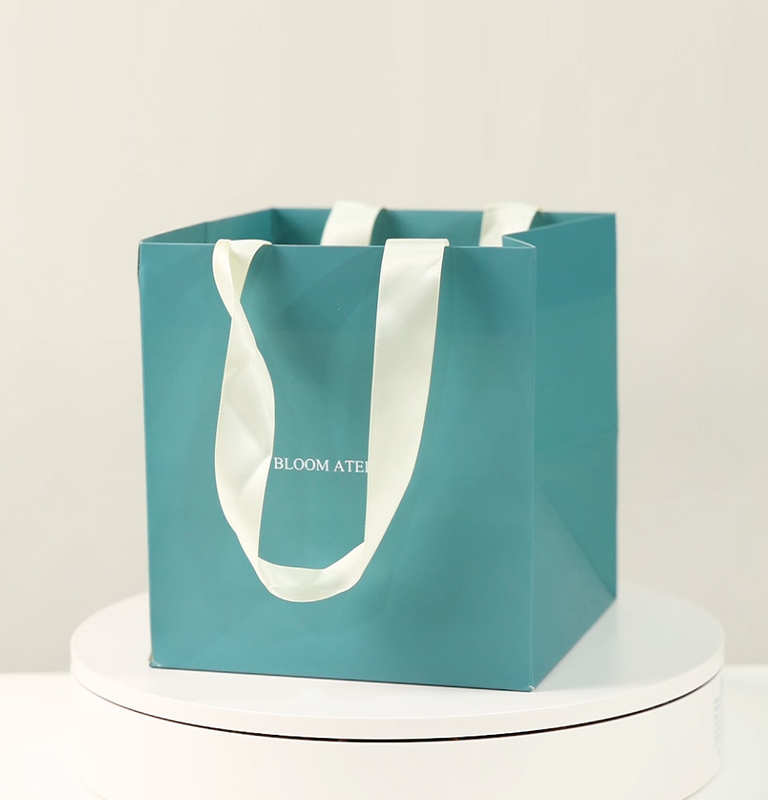 Fashionable, Durable and Customizable Paper Bags